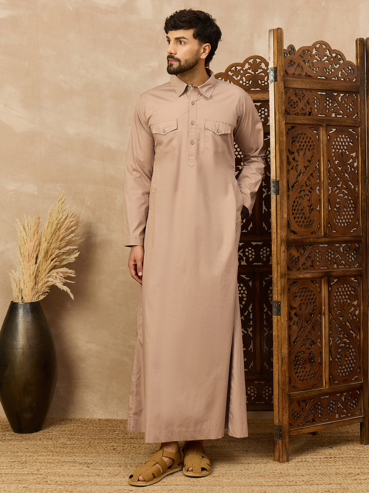 Men’s Beige Thobe with Shirt Collar and Flap Chest Pockets