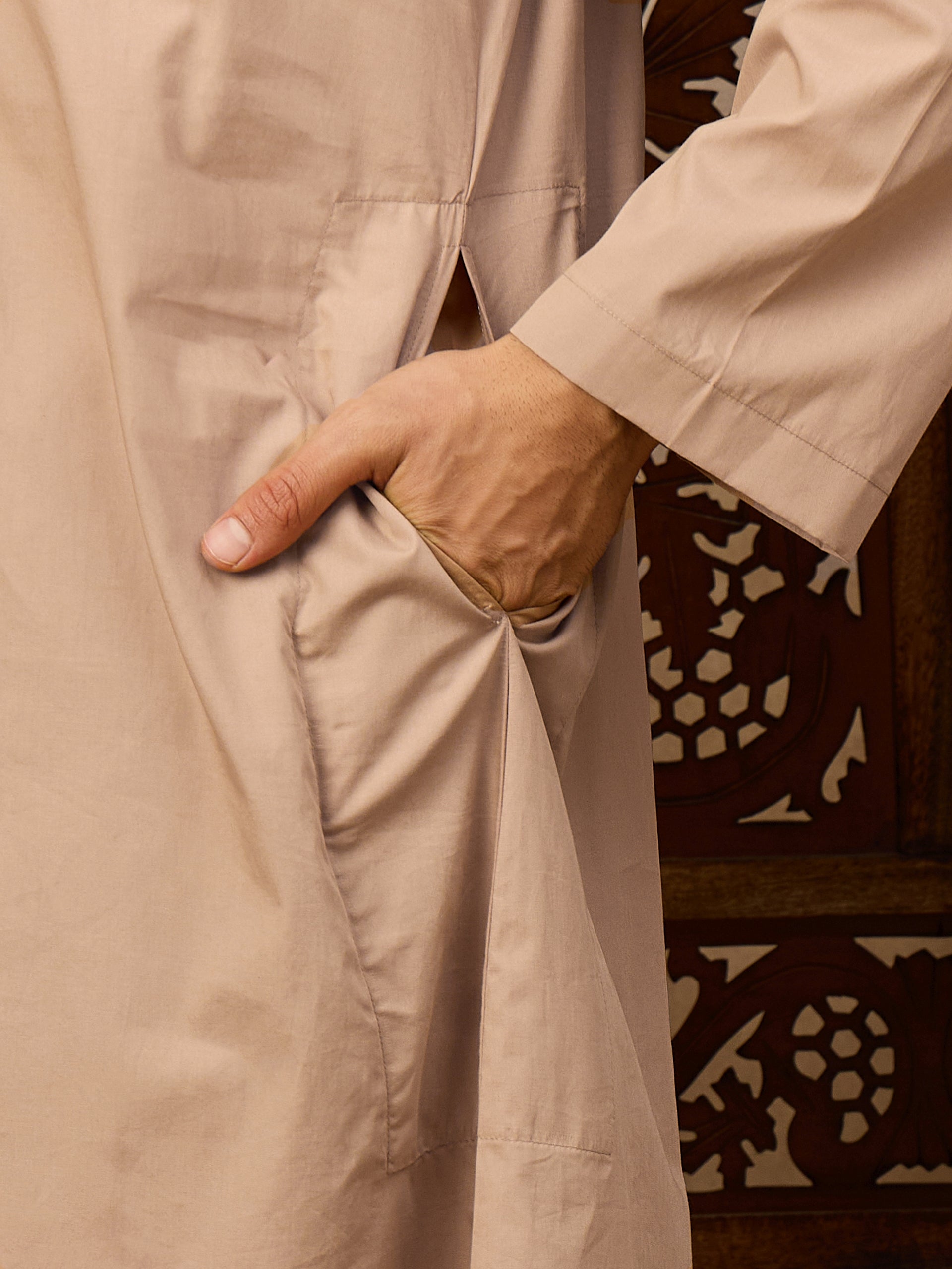 Men’s Beige Thobe with Shirt Collar and Flap Chest Pockets