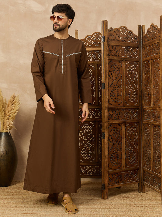 Men’s Brown Thobe with Stylish Contrast Piping Design