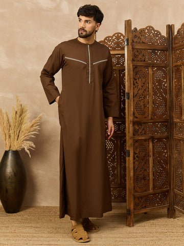 Men’s Brown Thobe with Stylish Contrast Piping Design