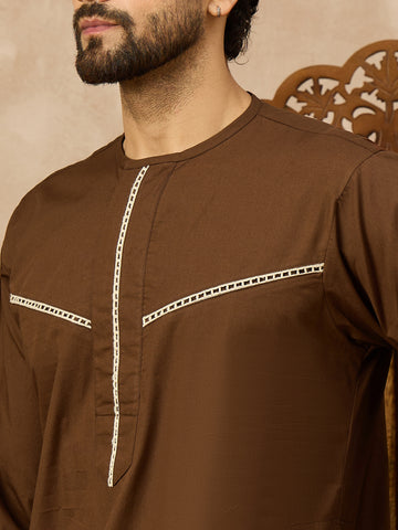 Men’s Brown Thobe with Stylish Contrast Piping Design