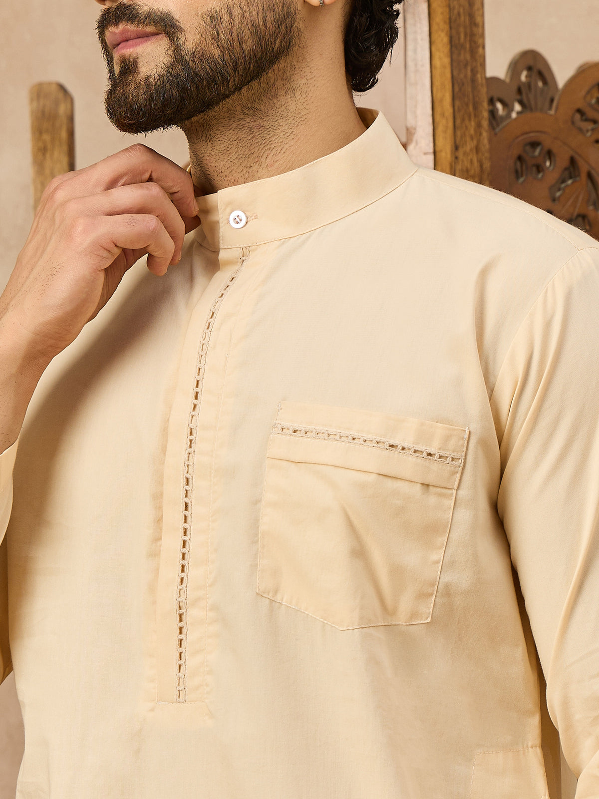 Men's Cream Thobe with Mandarin Collar