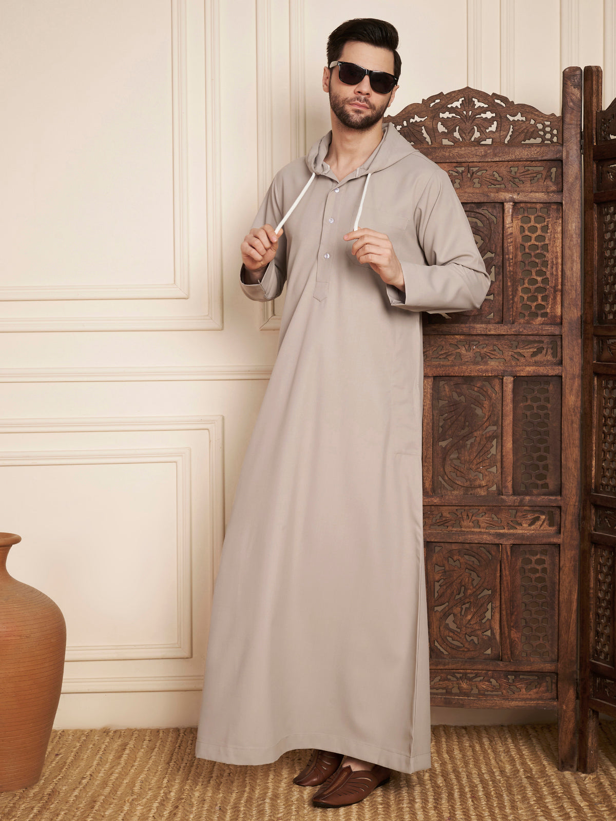Men’s Light Grey Solid Hooded Thobe