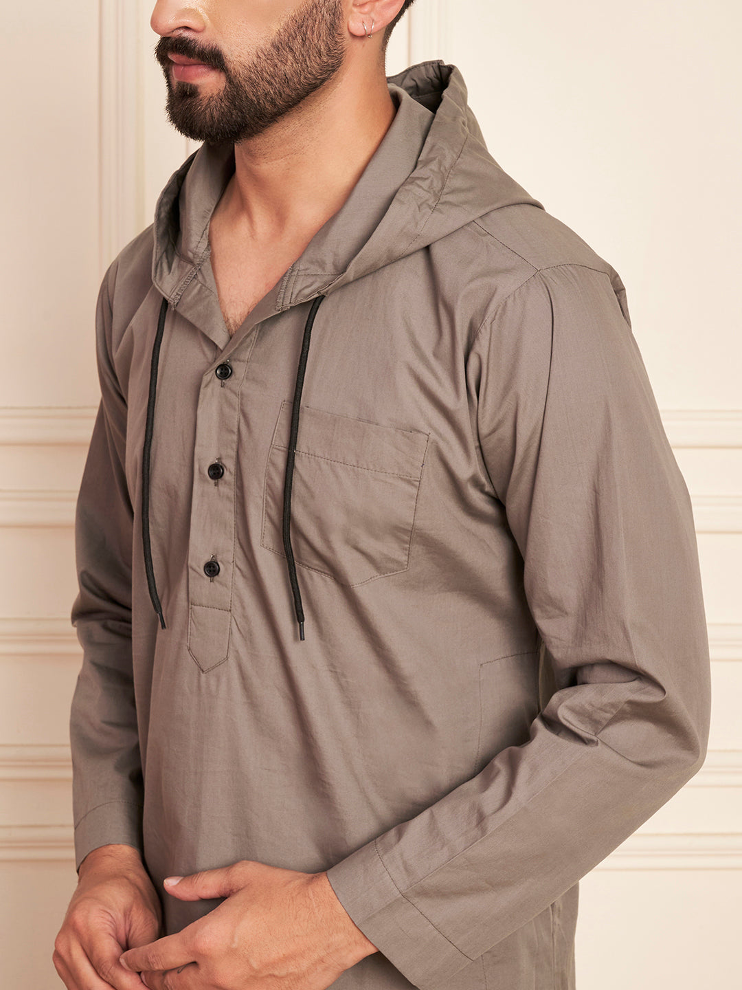 Men's Grey Thobe with Stylish Contrast Hood