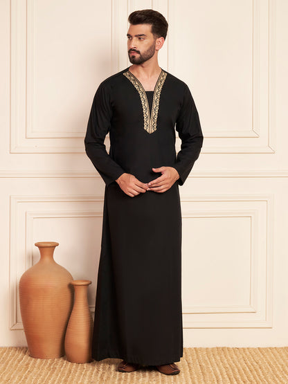 Men's Black Embroidered Thobe