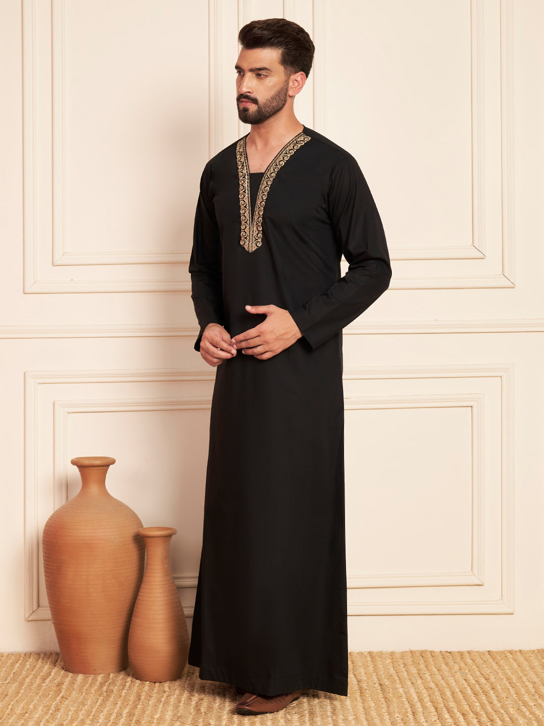 Men's Black Embroidered Thobe