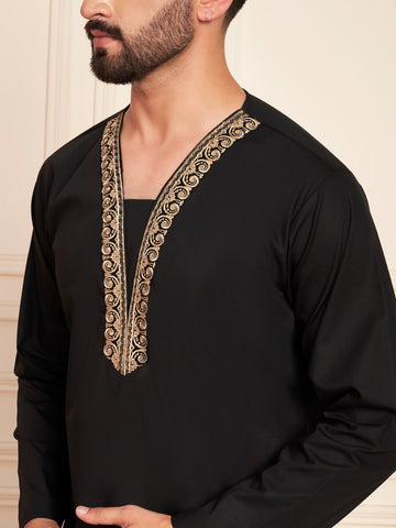 Men's Black Embroidered Thobe