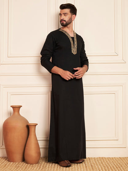 Men's Black Embroidered Thobe