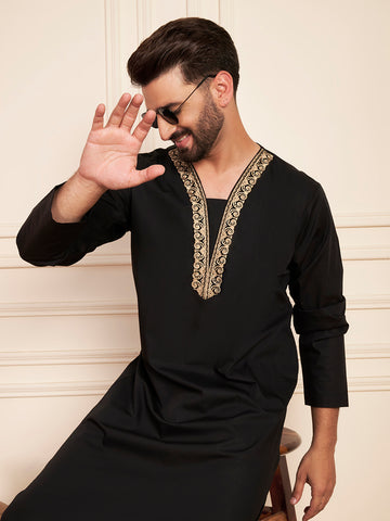 Men's Black Embroidered Thobe