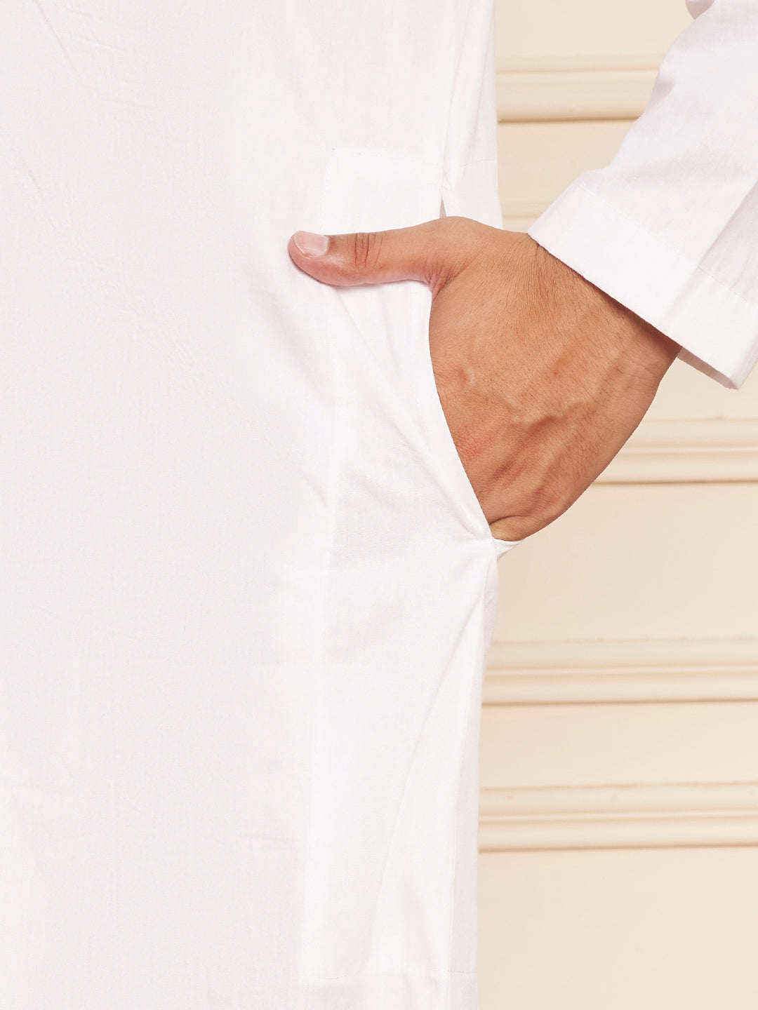 Men's White Embroidered Thobe