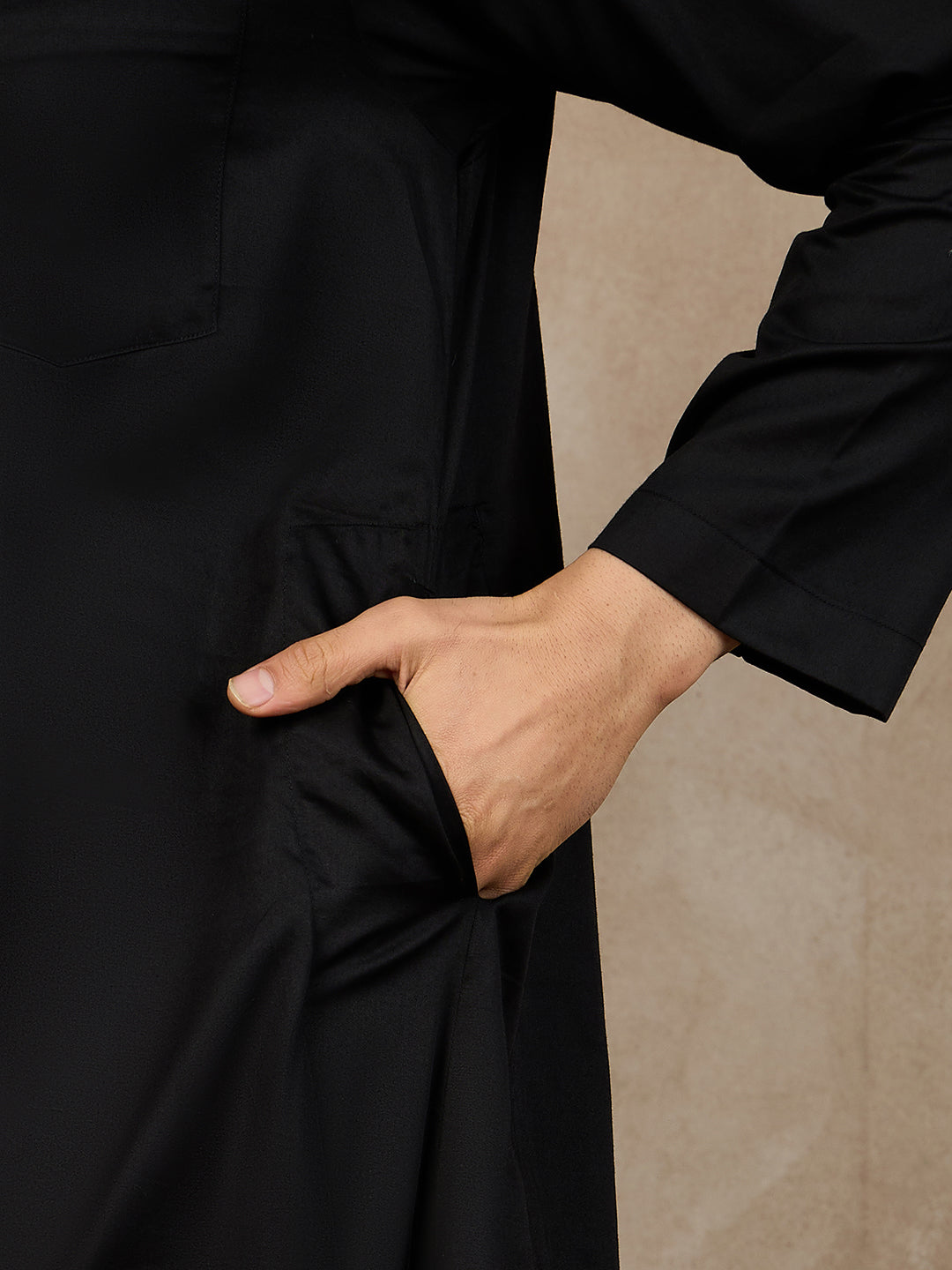 Nabia Black Solid Thobe/Jubba For Men
