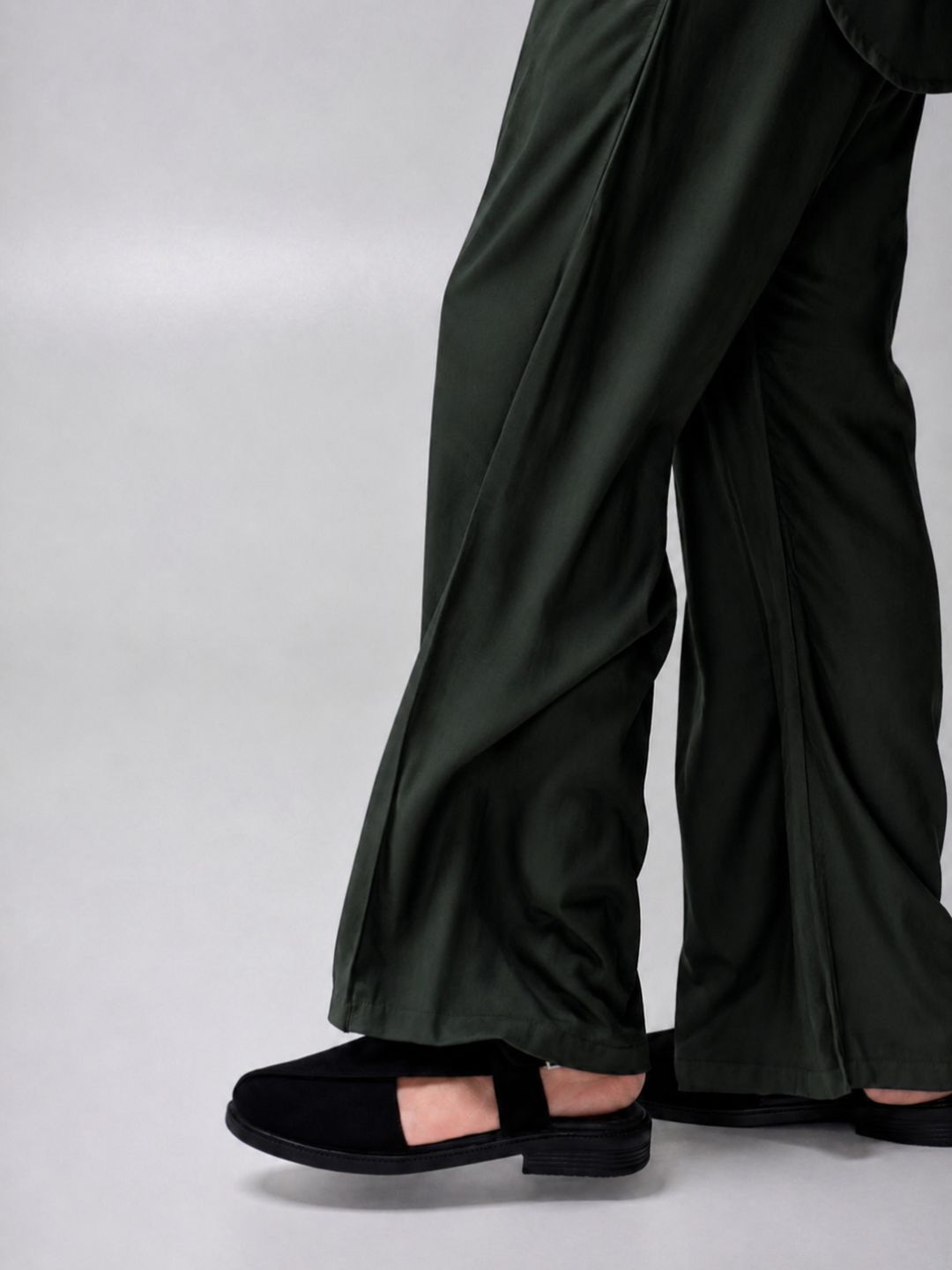 Nabia Men’s Dark Green Solid Farsi Kurta Pants Set
