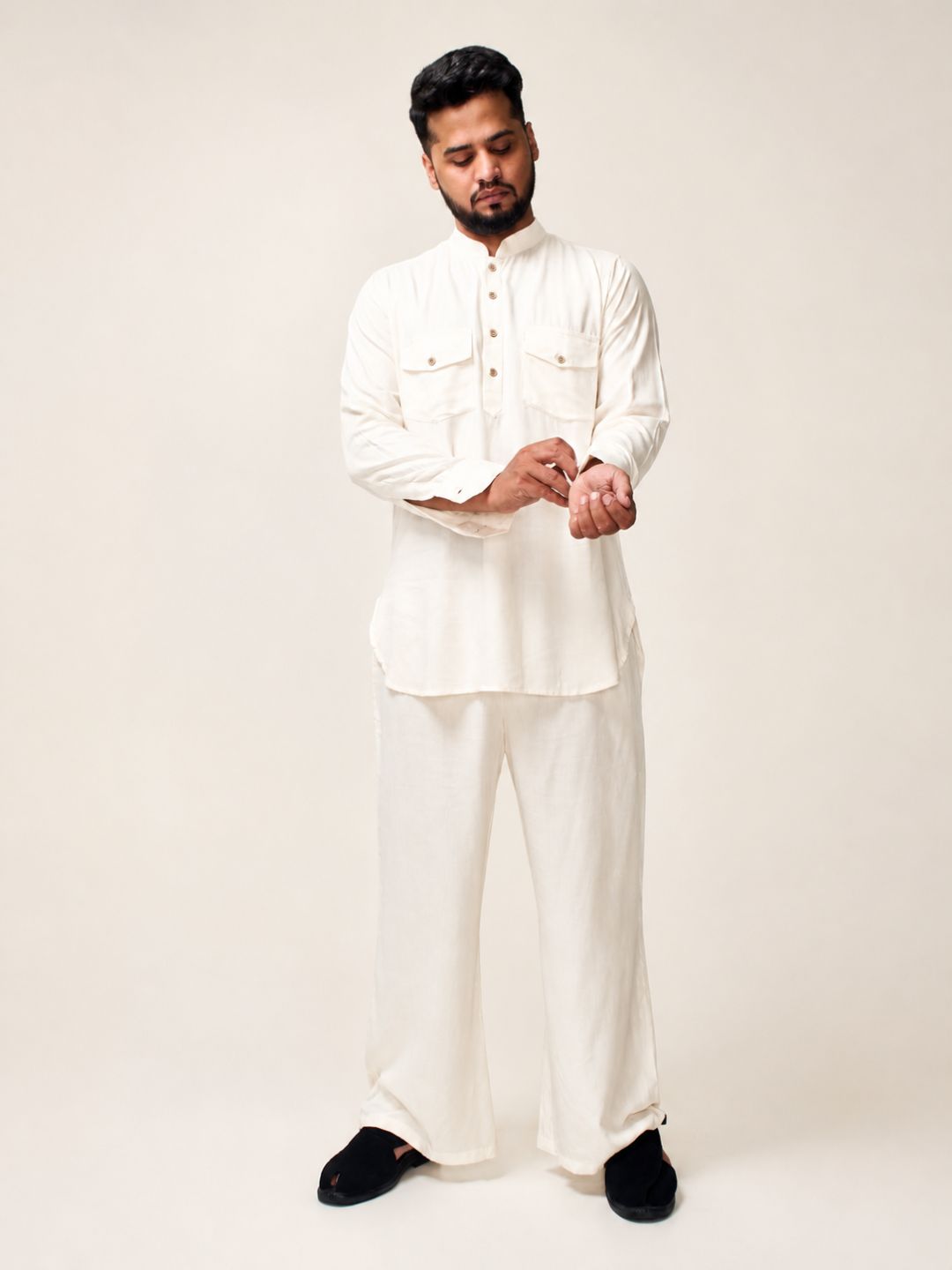 Nabia Men’s Off White Solid Farsi Kurta Pants Set