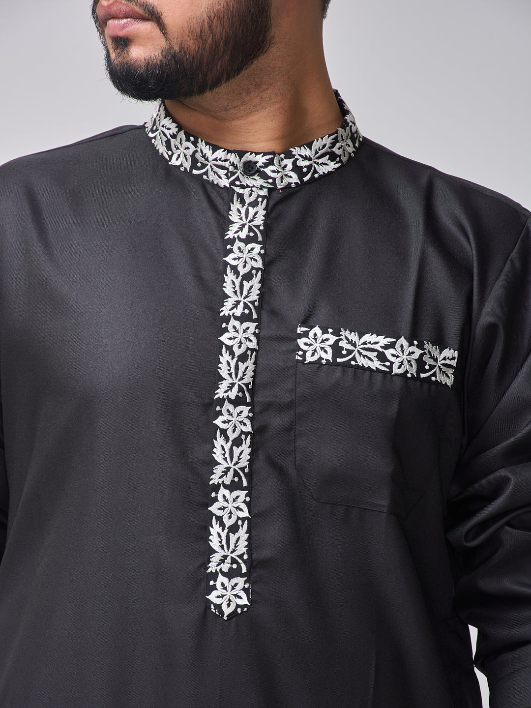 Men’s Black Embroidered Arabic Thobe