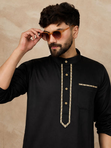 Men's Black Embroidered Thobe / Jubba