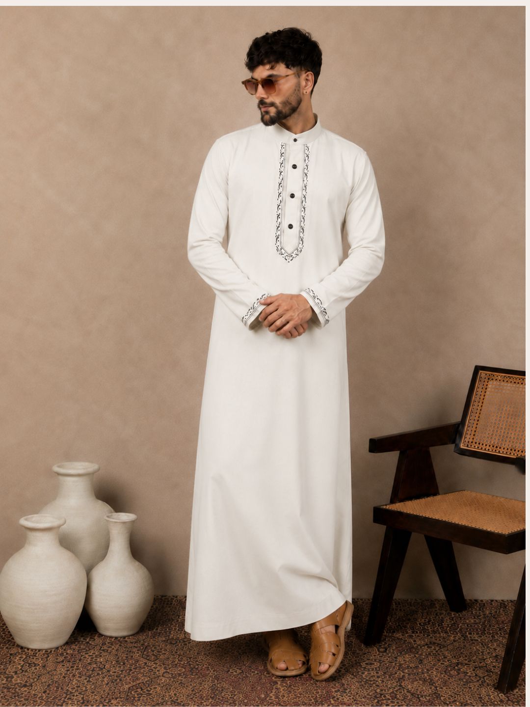 Men's Off White Embroidered Thobe / Jubba