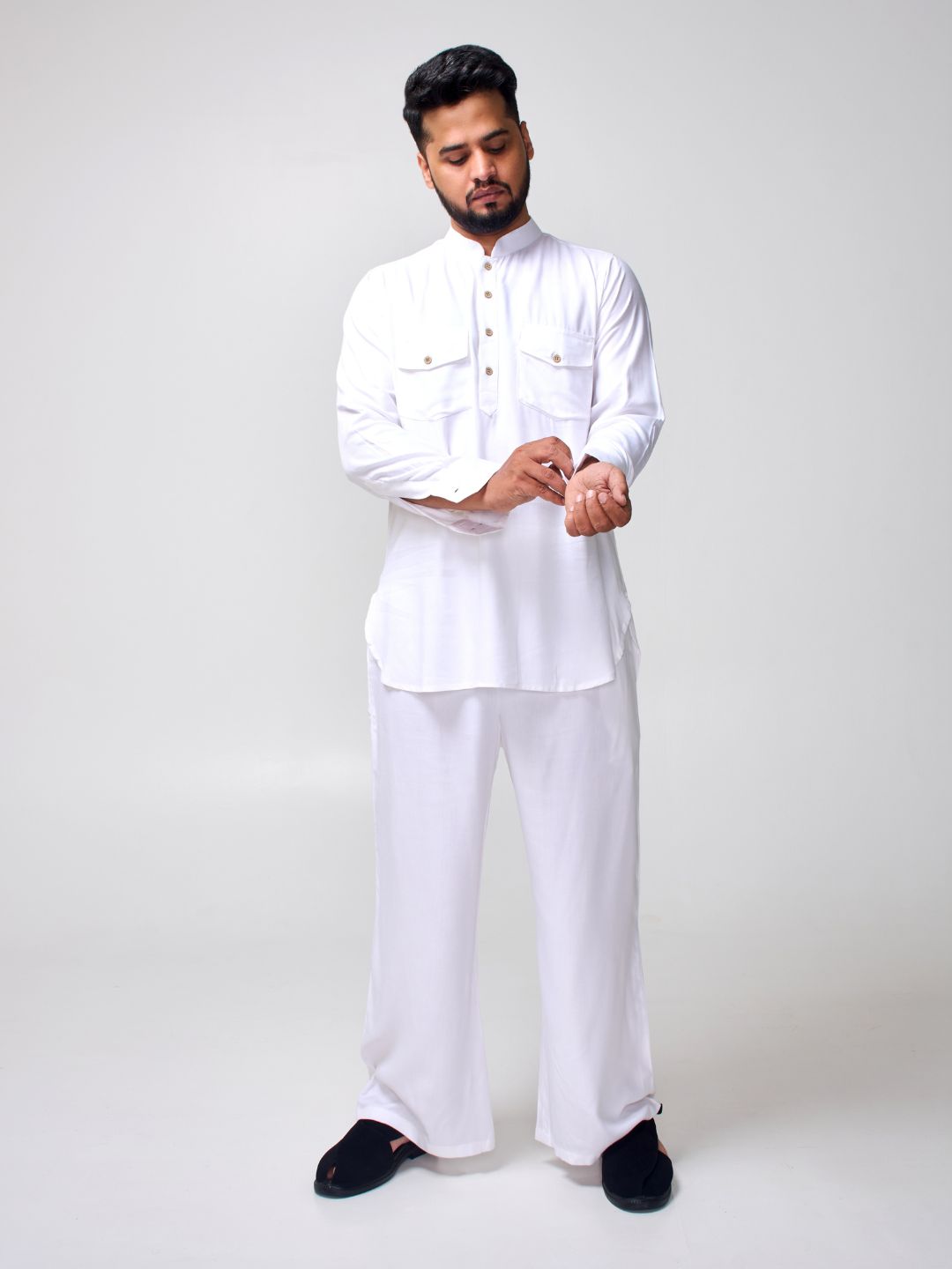 Nabia Men’s White Solid Farsi Kurta Pants Set