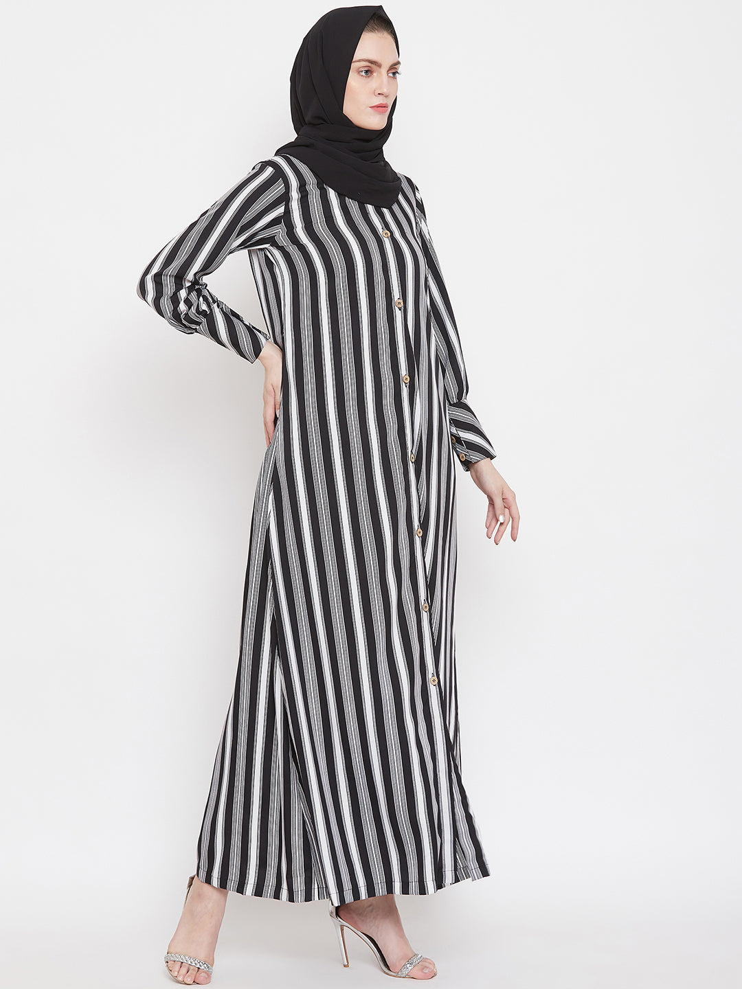 Nabia Women Black Front Open Striped Abaya With Georgette Scarf